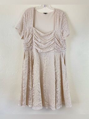 Torrid Size 2X Ivory Beige Floral Lace Short Sleeve Square Neck Swing Midi Dress
